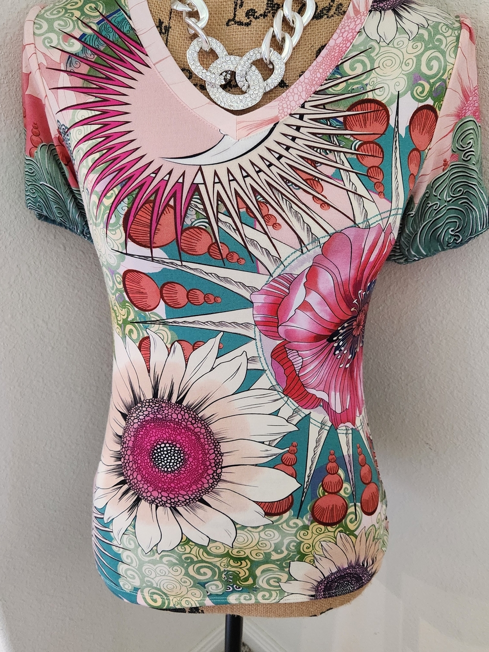 Johnny Was XS Pink & Green Floral V-Neck Short Sleeve Tee